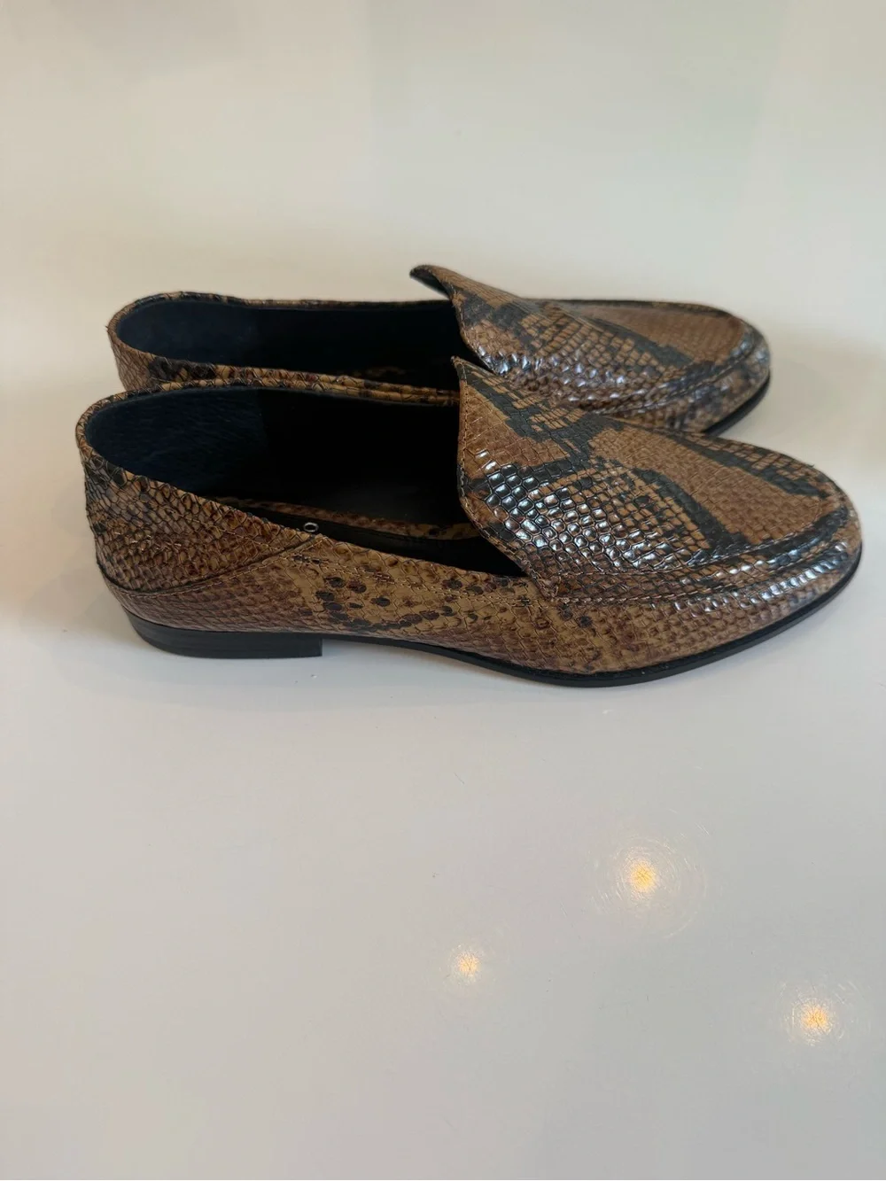 NEW Vince Camuto Jendeya 2 Snake Embossed Brown Black Loafers Flats size 7